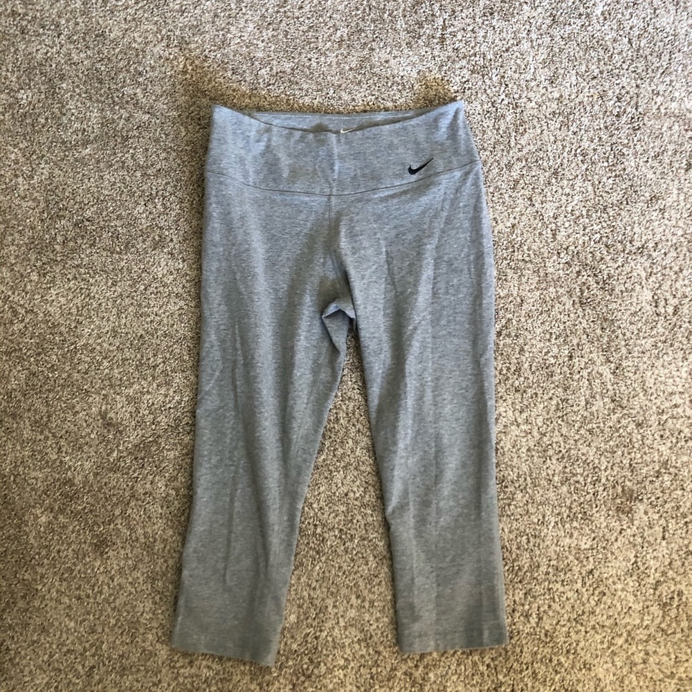 Grey Nike Dri-Fit Capri Exercise Leggings (Size Medium)